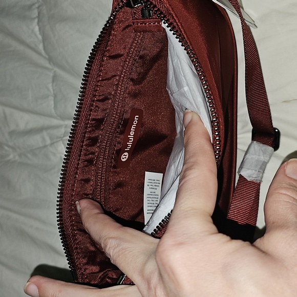 Lululemon Nwts City Essentials Mini Shoulder Bag!Rare,Sold Out ROCKWOOD,Gunmetal - Picture 11 of 11